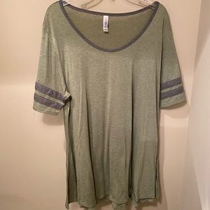EUC heathered green and gray super soft shirt, Lularoe XL